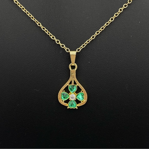 Vintage Green Emerald & Diamond Shamrock Gold Necklace - Picture 2 of 5